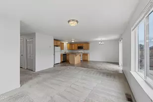 901 SE Kierra Pl, Madras, OR 97741 - Photo 8