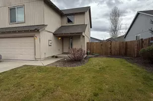 901 SE Kierra Pl, Madras, OR 97741 - Photo 1