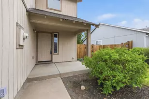 901 SE Kierra Pl, Madras, OR 97741 - Photo 4
