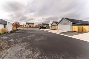 3210 NW 10th St, Redmond, OR 97756 - Photo 22