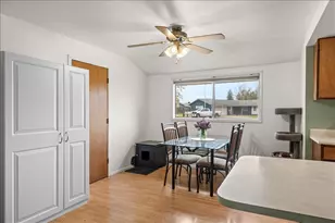 413 Emerald Cir, Medford, OR 97501 - Photo 10