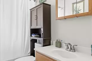 413 Emerald Cir, Medford, OR 97501 - Photo 16