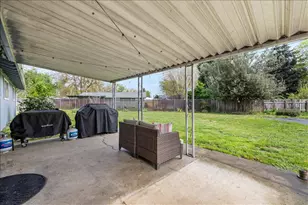 413 Emerald Cir, Medford, OR 97501 - Photo 26