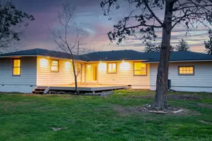 755 NW Canyon Dr, Redmond, OR 97756 - Photo 8