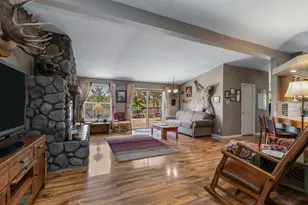 16959 Canyon Crest Dr, Sisters, OR 97759 - Photo 2