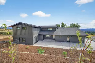 4691 Cherry Ln, Medford, OR 97504 - Photo 24