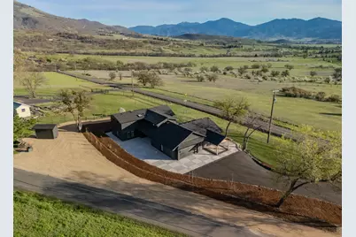 4691 Cherry Lane, Medford, OR 97504 - Photo 2