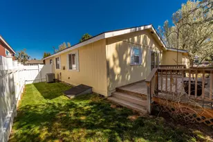 2400 SW Phlox Pond Dr, Redmond, OR 97756 - Photo 4