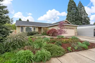 850 Forest Glen Dr, Central Point, OR 97502 - Photo 2