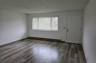 522 SE J St, Grants Pass, OR 97526 - Photo 2