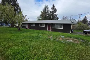 522 SE J St, Grants Pass, OR 97526 - Photo 1