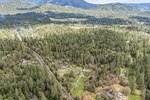 9650 W Evans Creek Rd, Rogue River, OR 97537 - Photo 2