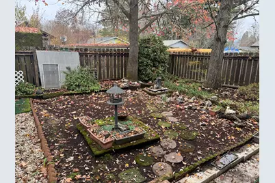 225 SW Westholm Avenue, Grants Pass, OR 97526 - Photo 12