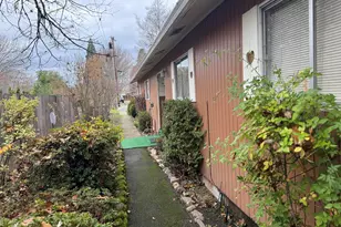 225 SW Westholm Ave, Grants Pass, OR 97526 - Photo 20