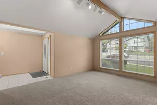 2495 NW Loma Vista Dr, Roseburg, OR 97471 - Photo 10