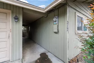 317 Highland Dr, Medford, OR 97504 - Photo 4