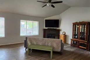 2695 NE 9th St, Redmond, OR 97756 - Photo 6