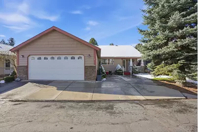 1045 W Collier Glacier Drive, Sisters, OR 97759 - Photo 1