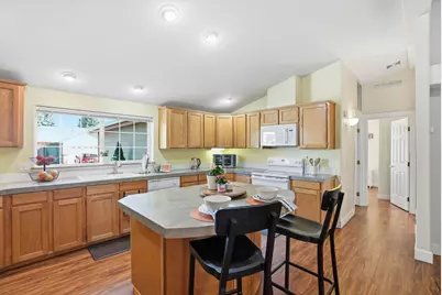 1045 W Collier Glacier Drive, Sisters, OR 97759 - Photo 10