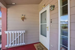 1045 W Collier Glacier Dr, Sisters, OR 97759 - Photo 1