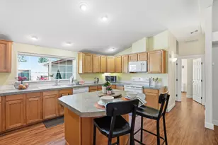 1045 W Collier Glacier Dr, Sisters, OR 97759 - Photo 8