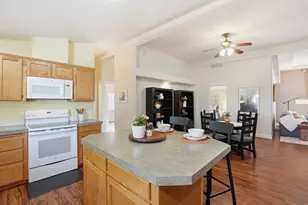 1045 W Collier Glacier Dr, Sisters, OR 97759 - Photo 10