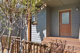 20784 Arago Cir, Bend, OR 97703 - Photo 2