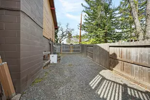 656 N Modoc Ave, Medford, OR 97504 - Photo 38