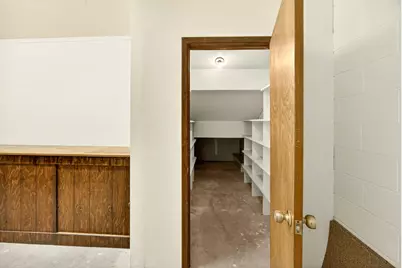 656 N Modoc Avenue, Medford, OR 97504 - Photo 32