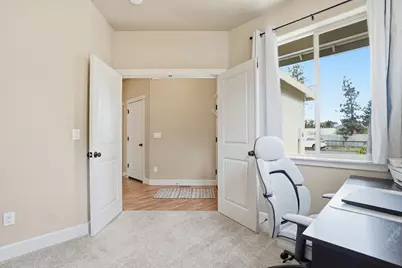 3046 NE Red Oak Drive, Bend, OR 97701 - Photo 16