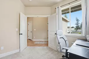 3046 NE Red Oak Dr, Bend, OR 97701 - Photo 16