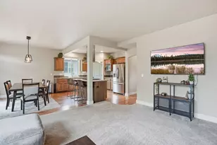3046 NE Red Oak Dr, Bend, OR 97701 - Photo 8