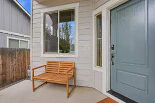 3046 NE Red Oak Dr, Bend, OR 97701 - Photo 4