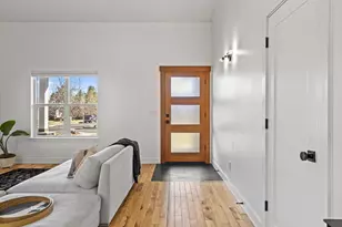 63713 Hunters Cir, Bend, OR 97701 - Photo 6