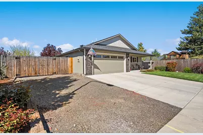 2271 Smokethorn Way, Medford, OR 97504 - Photo 4