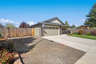 2271 Smokethorn Way, Medford, OR 97504 - Photo 4