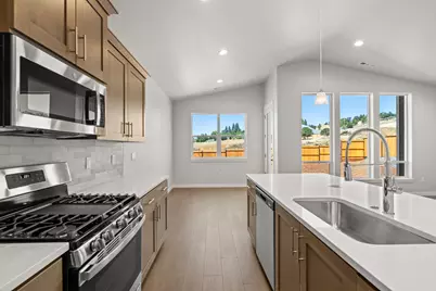 1141 Pumpkin Rdg Drive #320, Eagle Point, OR 97524 - Photo 8