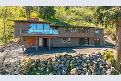 1215 Lakeshore Drive, Klamath Falls, OR 97601 - Photo 1