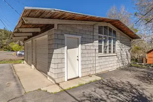 1215 Lakeshore Dr, Klamath Falls, OR 97601 - Photo 72