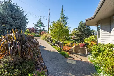 290 Harvard Place, Medford, OR 97504 - Photo 52