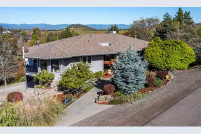 290 Harvard Place, Medford, OR 97504 - Photo 2
