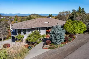 290 Harvard Pl, Medford, OR 97504 - Photo 2