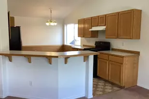 2046 NW 8th St, Redmond, OR 97756 - Photo 4