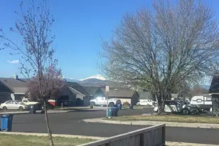 2046 NW 8th St, Redmond, OR 97756 - Photo 12