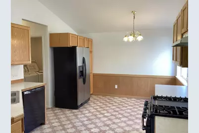 2046 NW 8th Street, Redmond, OR 97756 - Photo 6