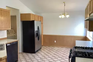 2046 NW 8th St, Redmond, OR 97756 - Photo 6