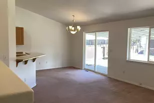 2046 NW 8th St, Redmond, OR 97756 - Photo 2