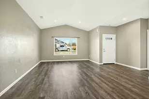 7849 Cadence Ln, White City, OR 97503 - Photo 4