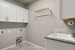 1615 Pearl Eye Ln, Medford, OR 97504 - Photo 26