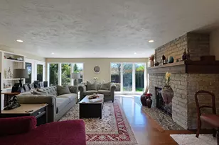 2424 Pembroke Cir, Medford, OR 97504 - Photo 6